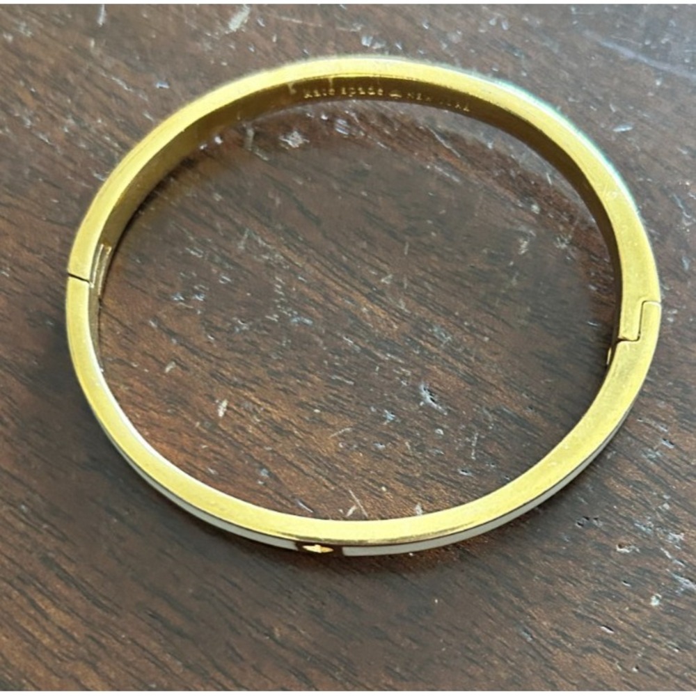 Kate Spade New York Spot Spade Enamel Hinge Bangle Bracelet Minimalist White Gld - Picture 7 of 16